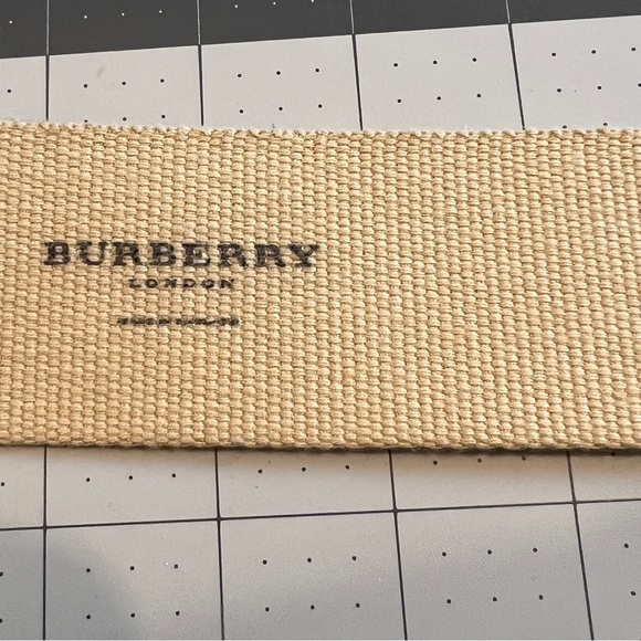 This is a vintage authentic Burberry, leather and canvas belt - Picture 6 of 8